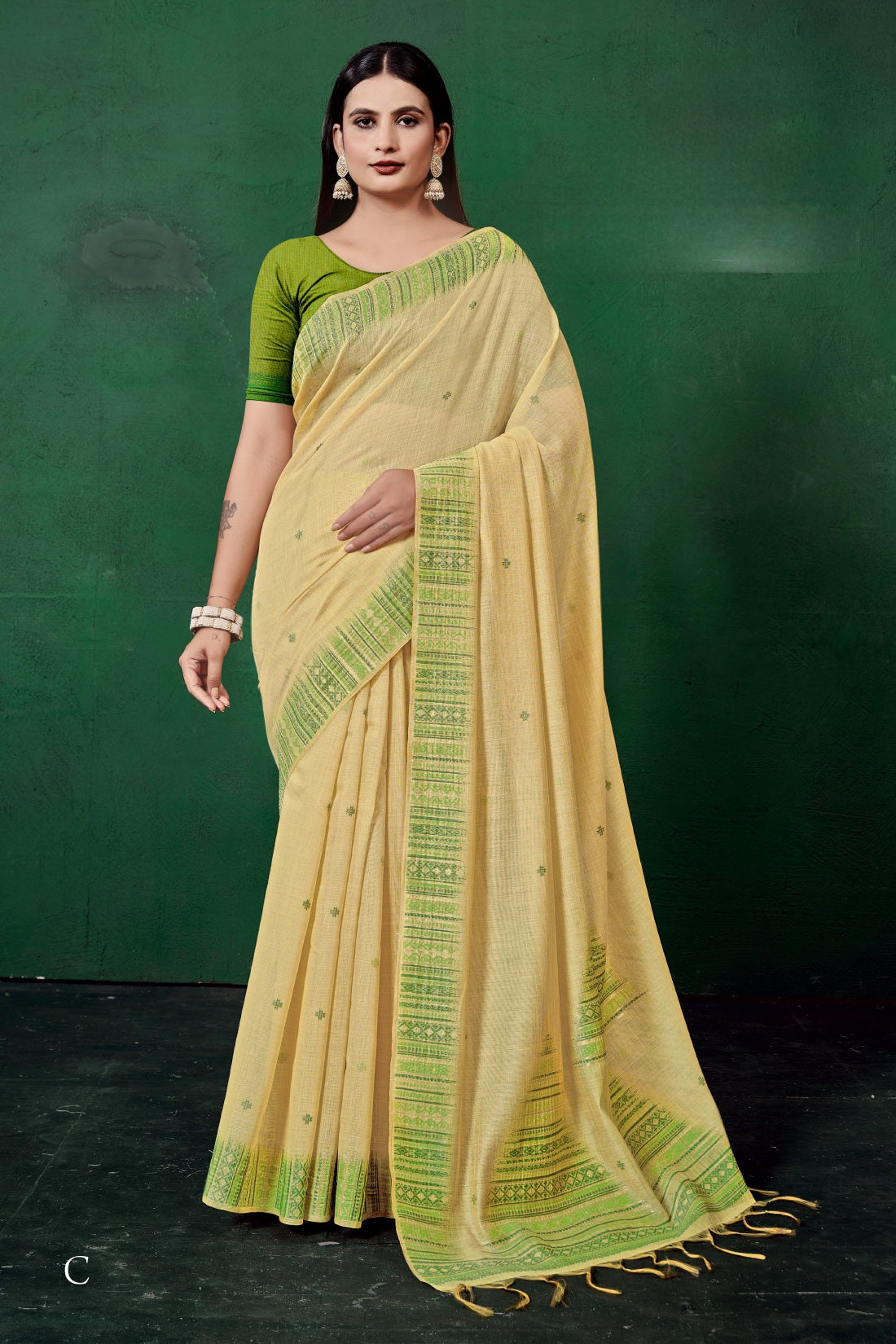 Organic cotton saree with contrasting color