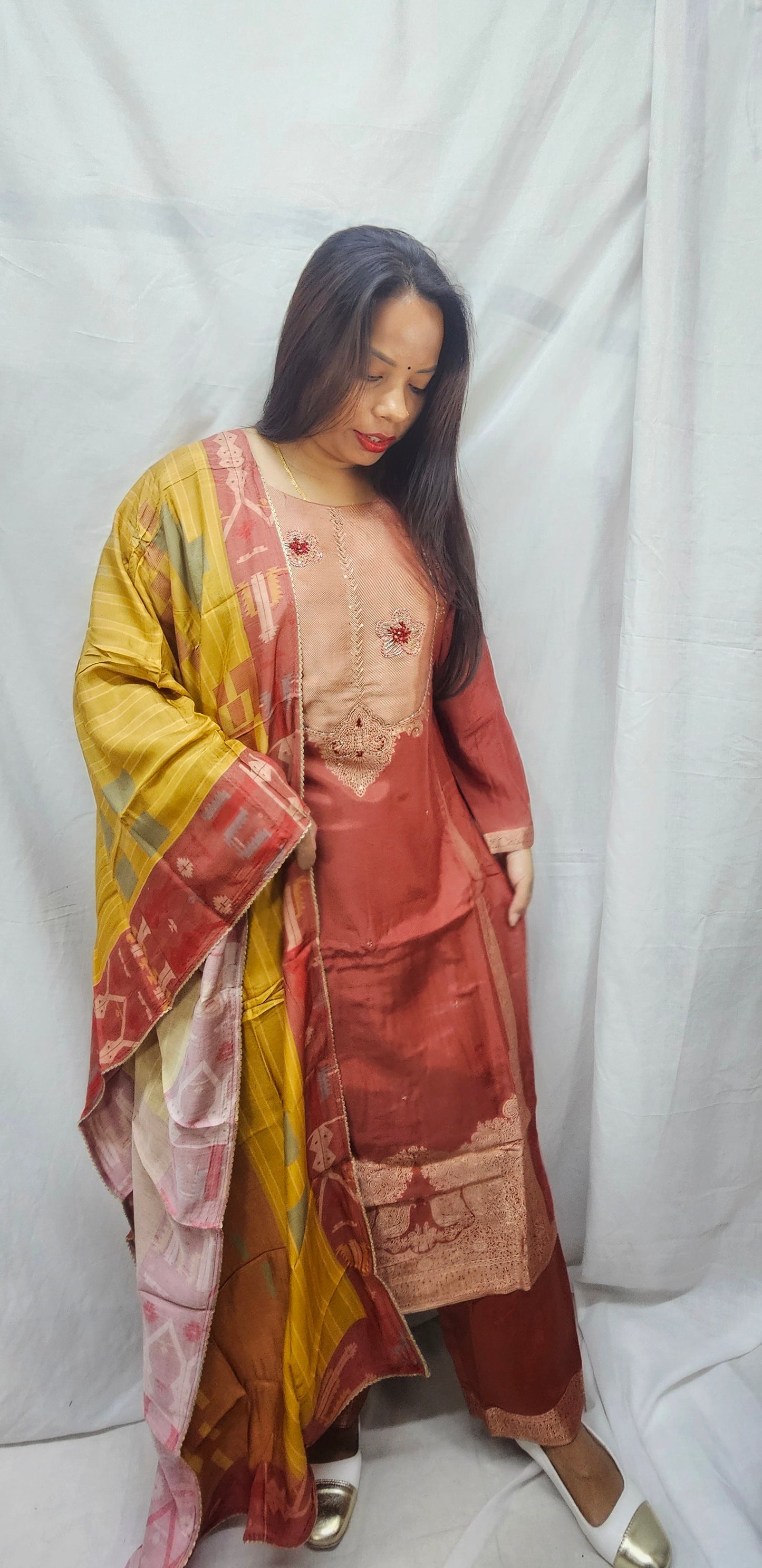 3 pc salwaar suit set in muslin jacquard fabric comes in subtle terracota color.