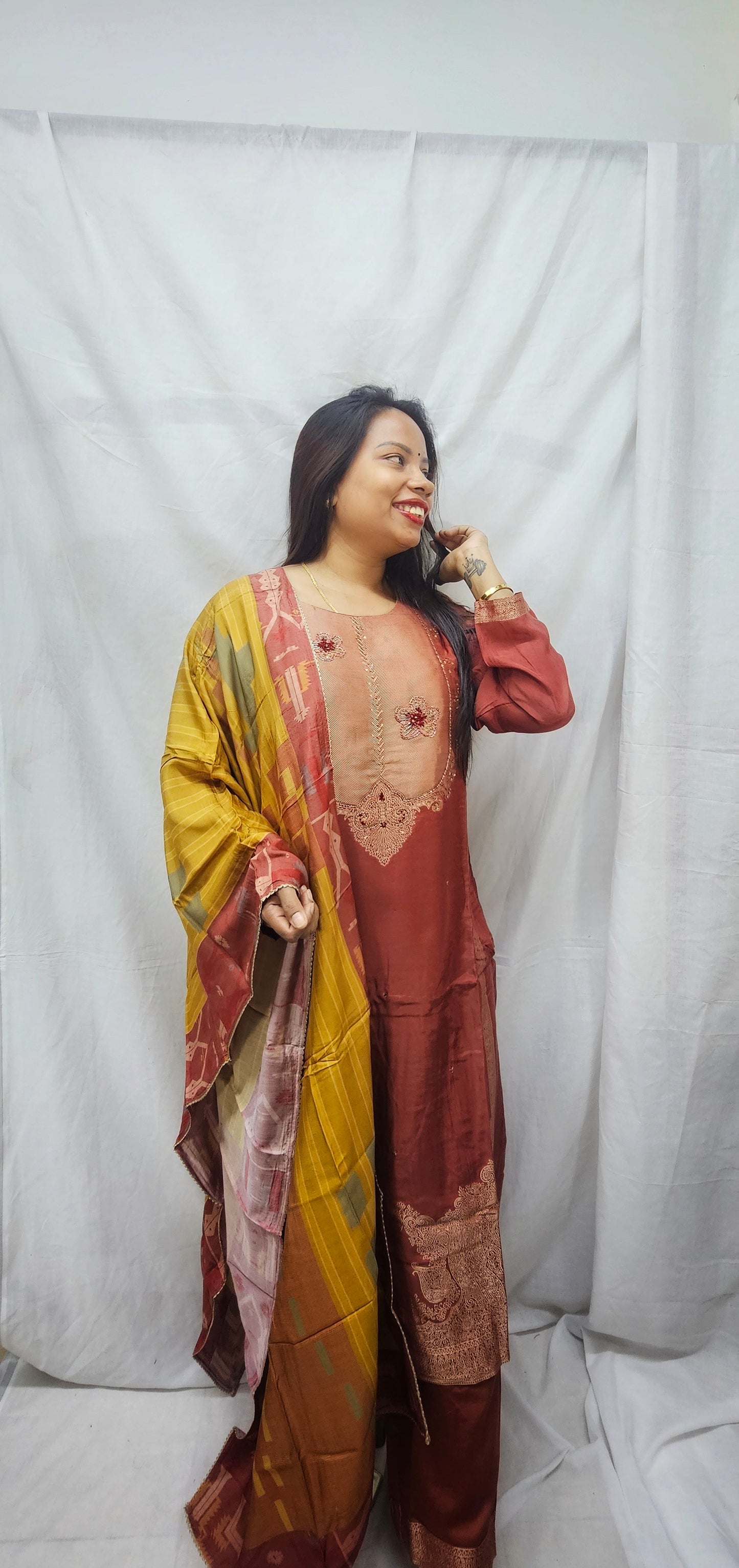 3 pc salwaar suit set in muslin jacquard fabric comes in subtle terracota color.