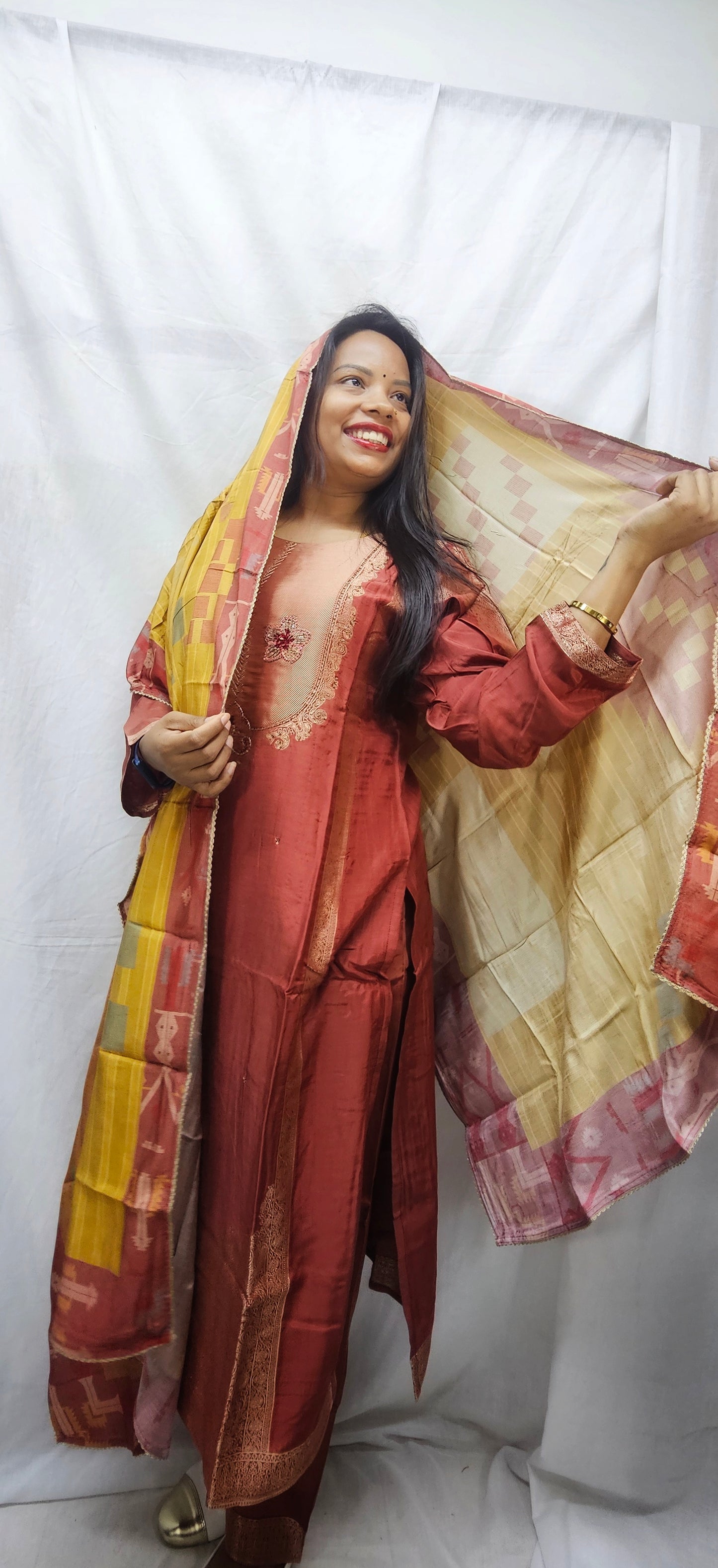 3 pc salwaar suit set in muslin jacquard fabric comes in subtle terracota color.