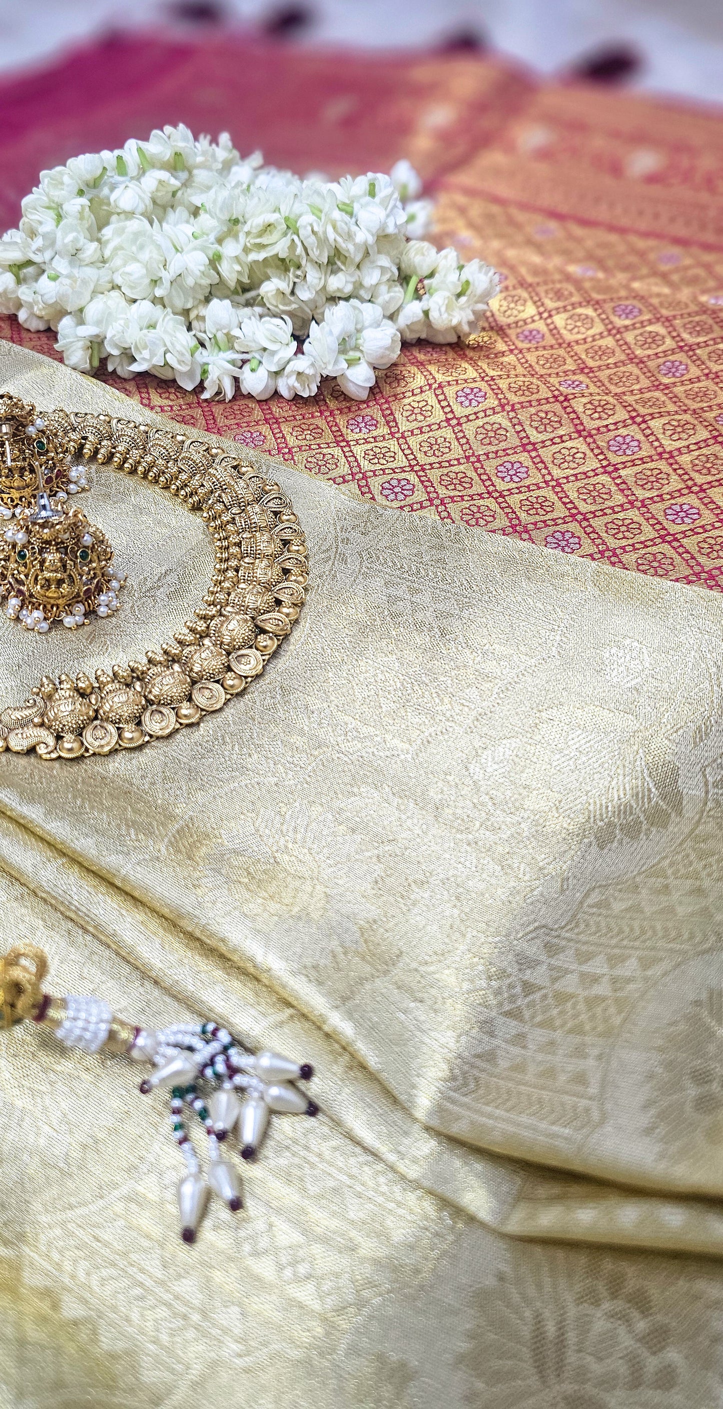 Light Weight Silk Blend Sarees With Contrasting Border