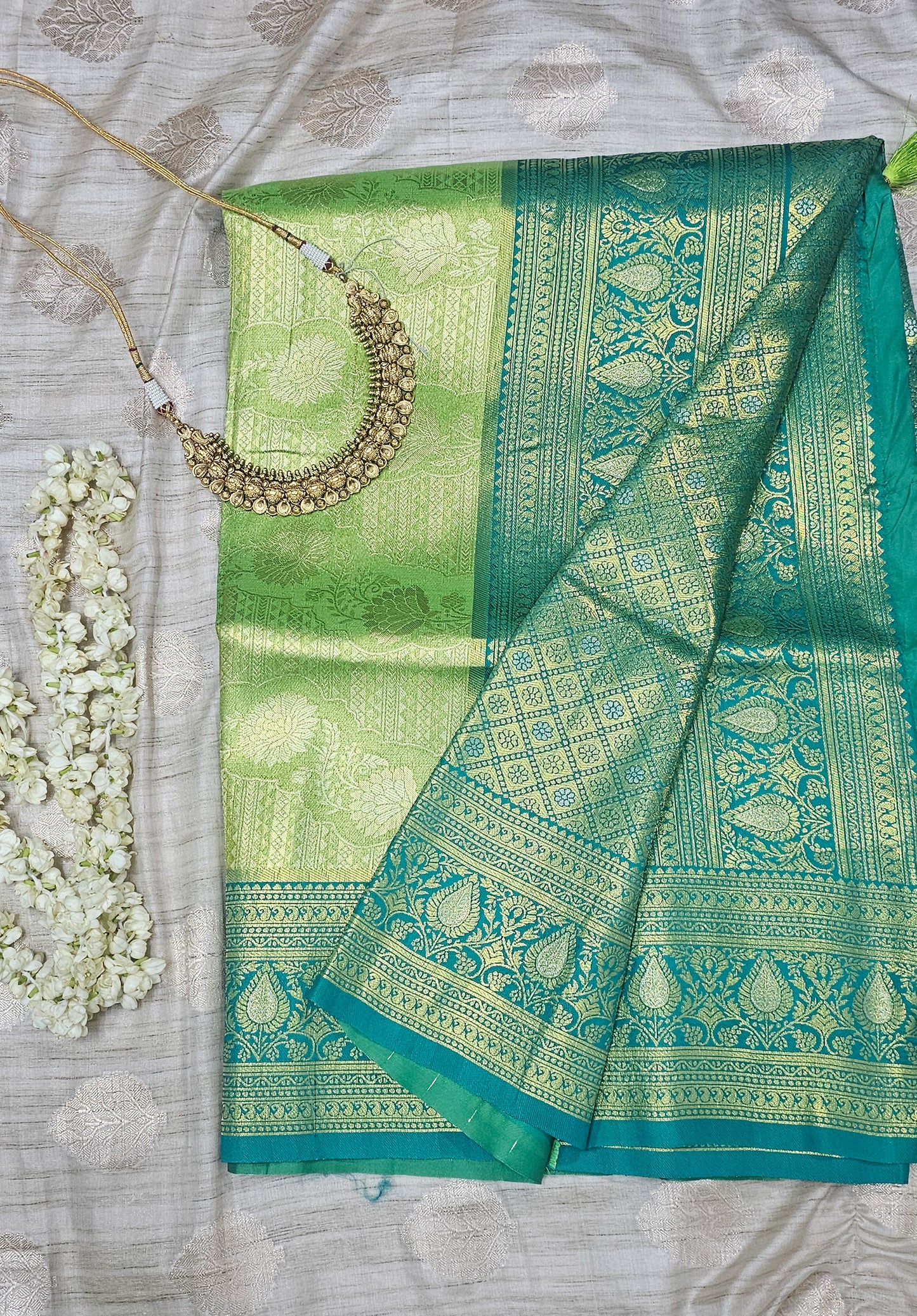 Light Weight Silk Blend Sarees With Contrasting Border
