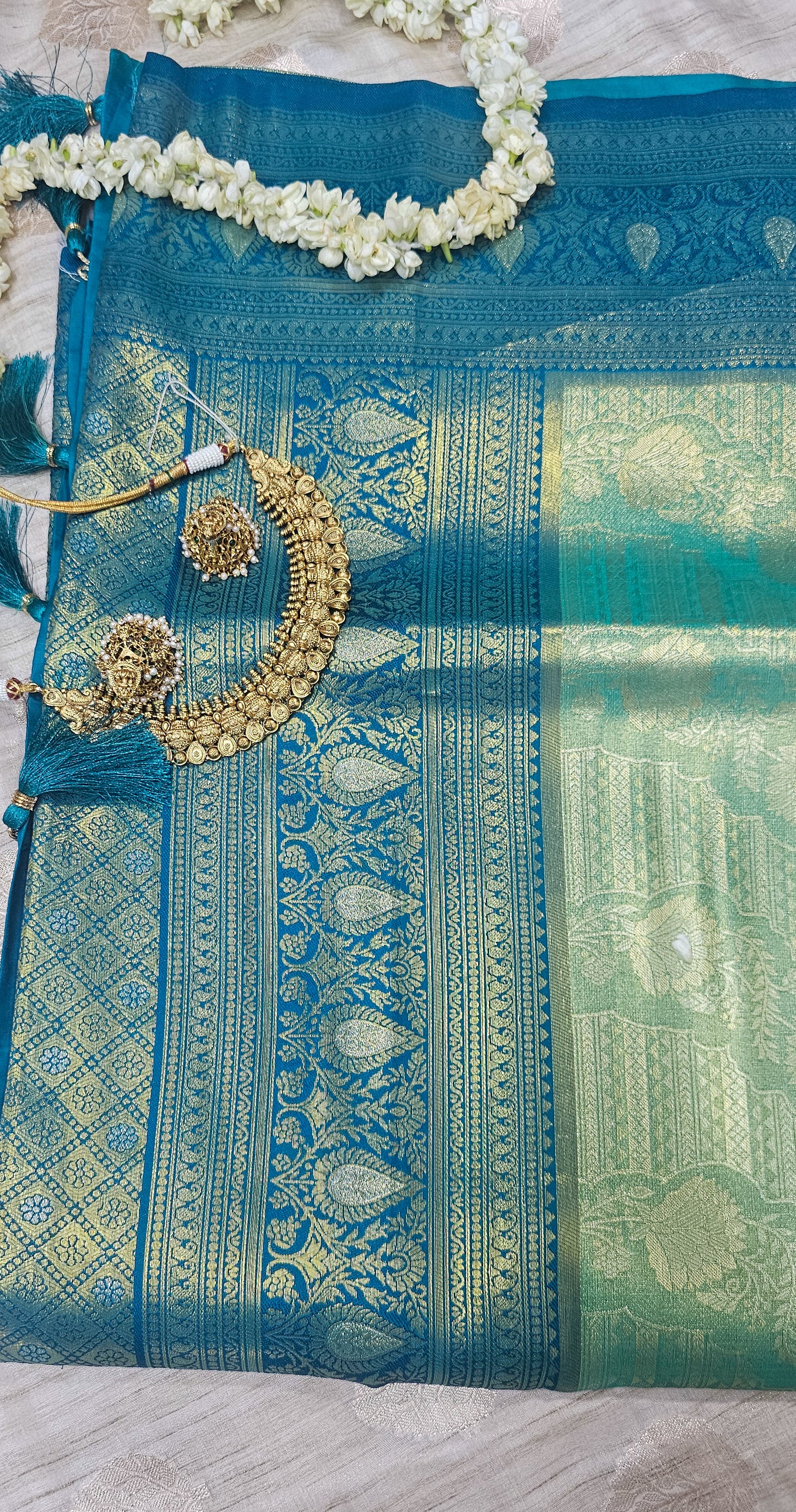 Light weight Silk Blend Sarees With Contrasting Border