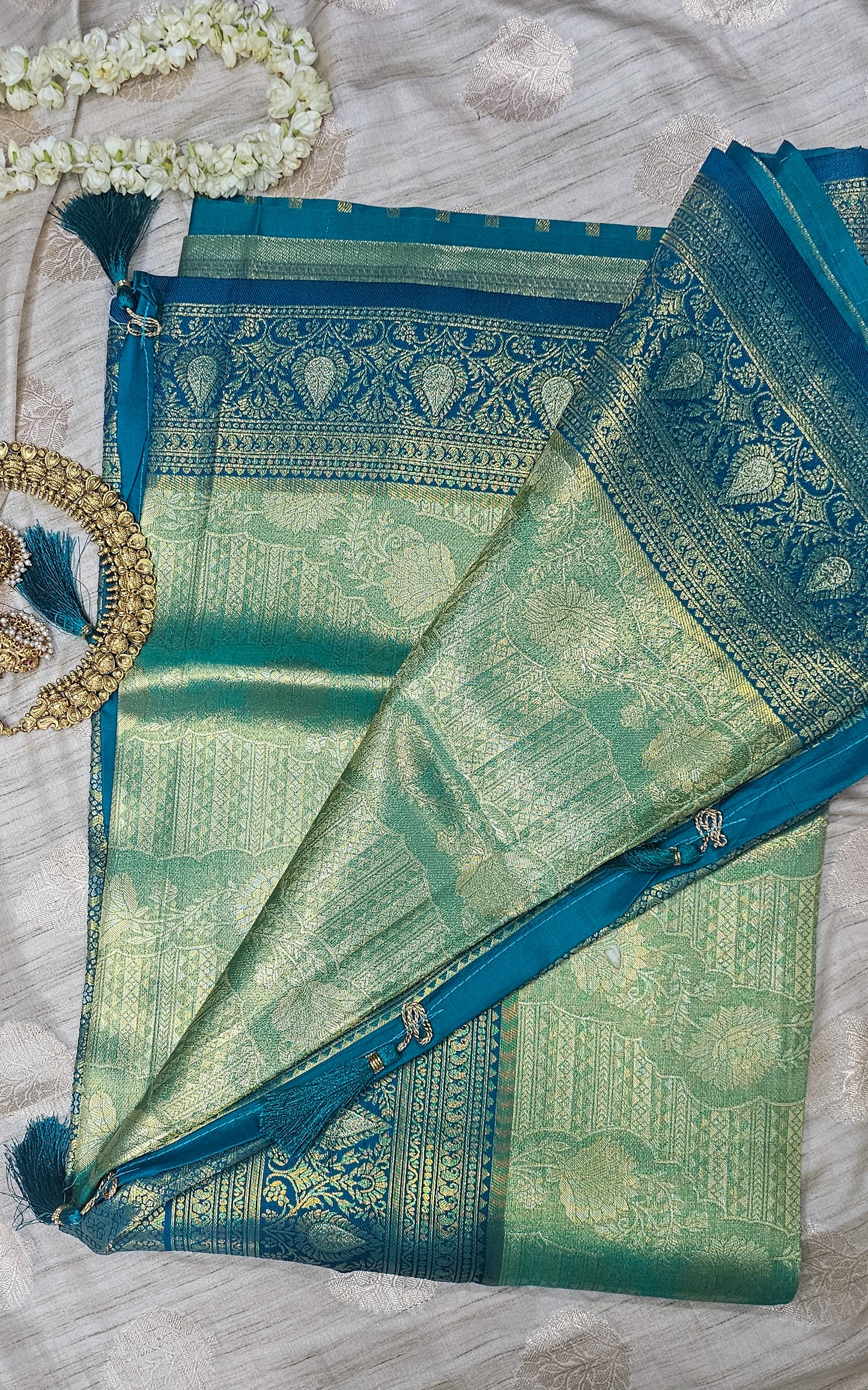Light weight Silk Blend Sarees With Contrasting Border