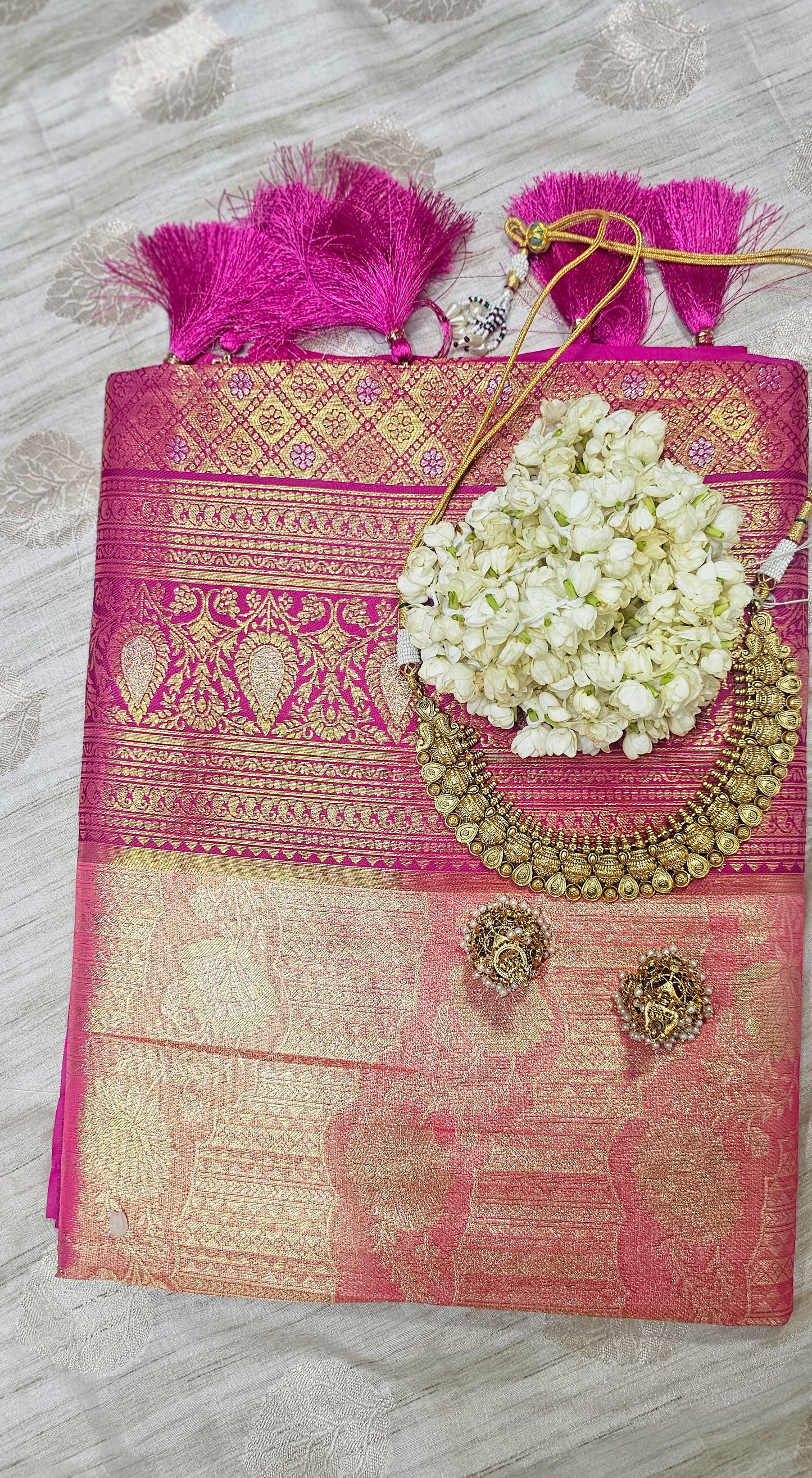 Light Weight Silk Blend Sarees With Contrasting Border