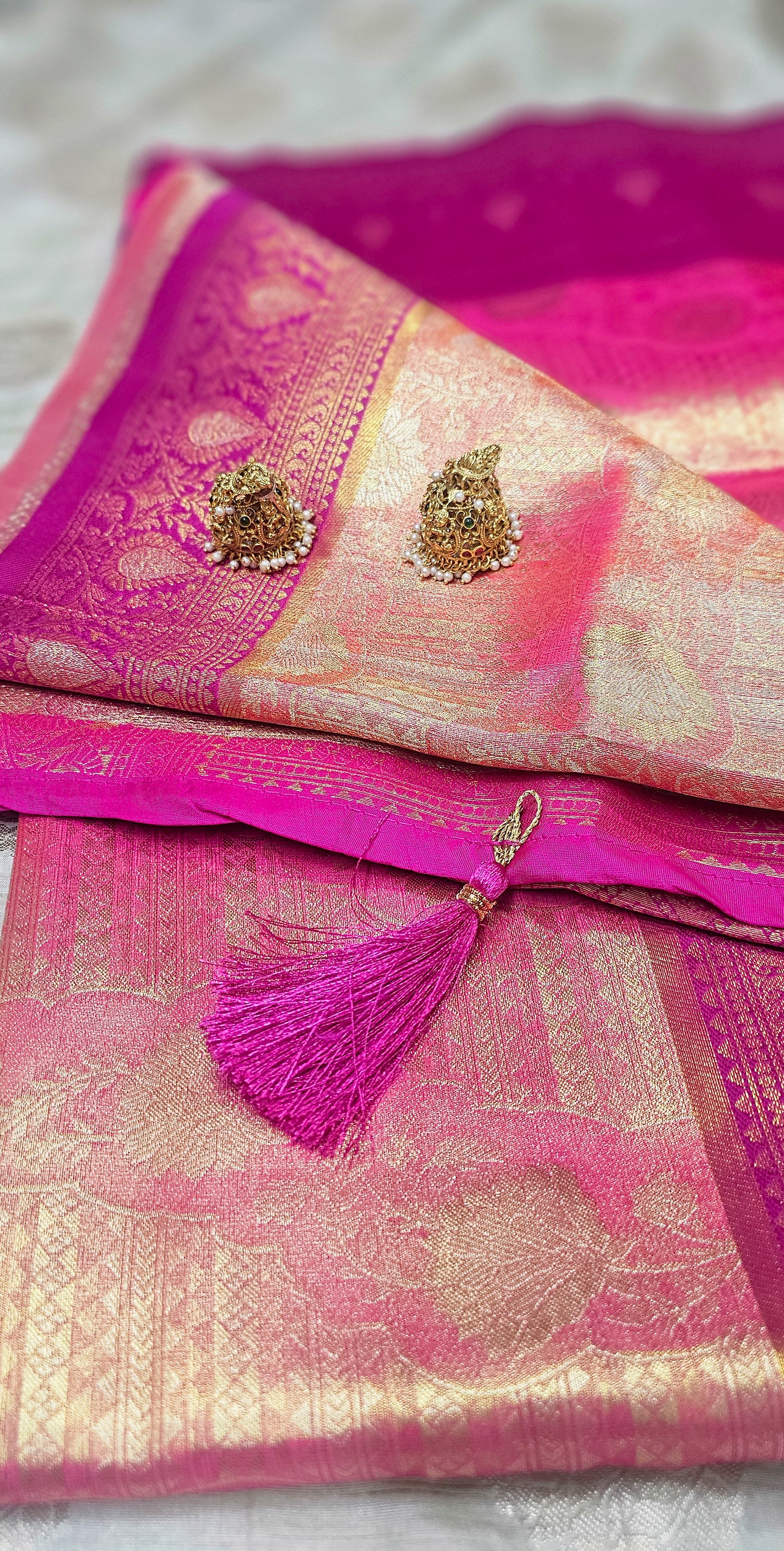 Light Weight Silk Blend Sarees With Contrasting Border