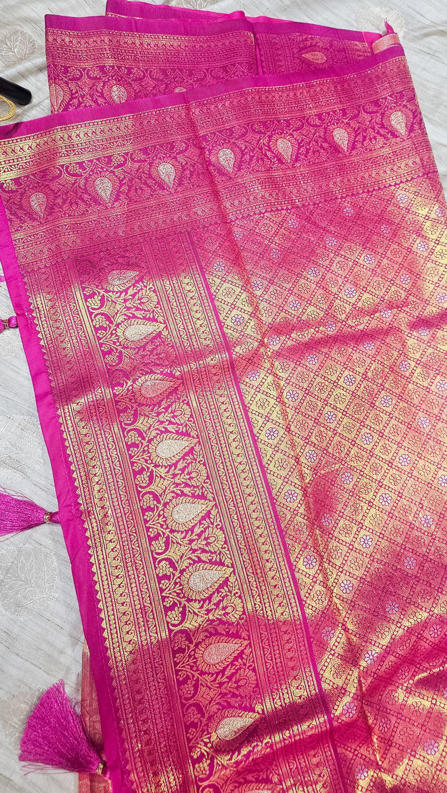 Light Weight Silk Blend Sarees With Contrasting Border