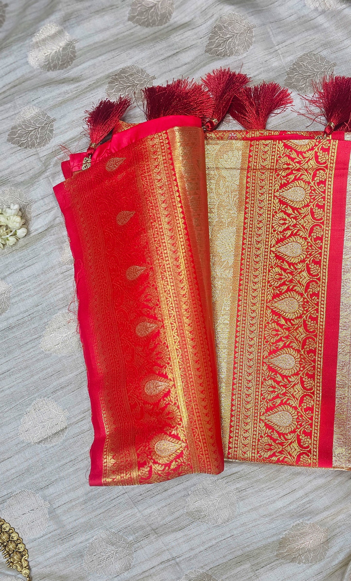 Light Weight Silk Blend Sarees With Contrasting Border