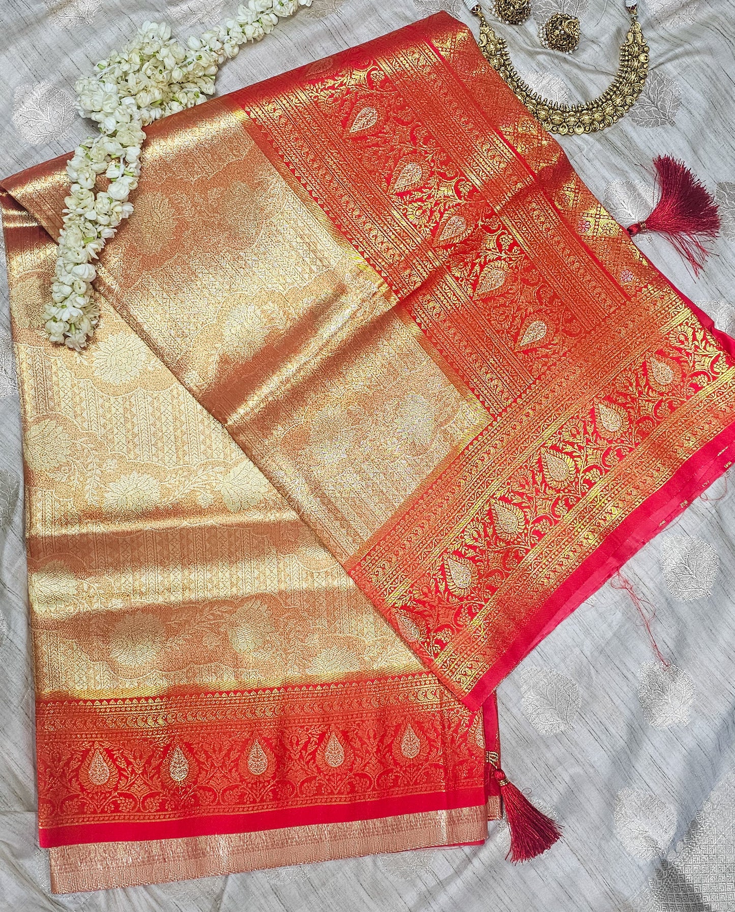 Light Weight Silk Blend Sarees With Contrasting Border