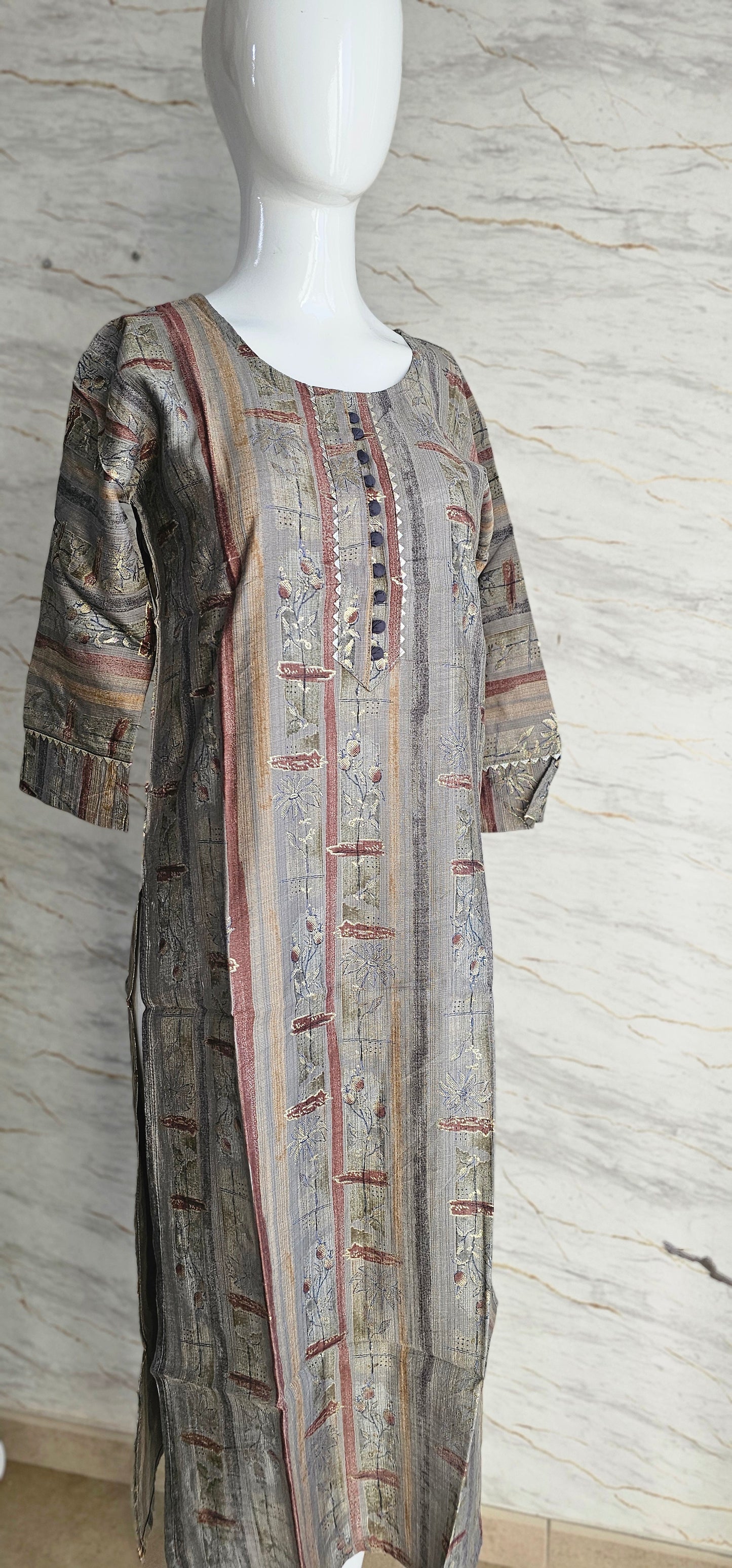 Elegant Muslin fabric kurti with foliage patterns allover