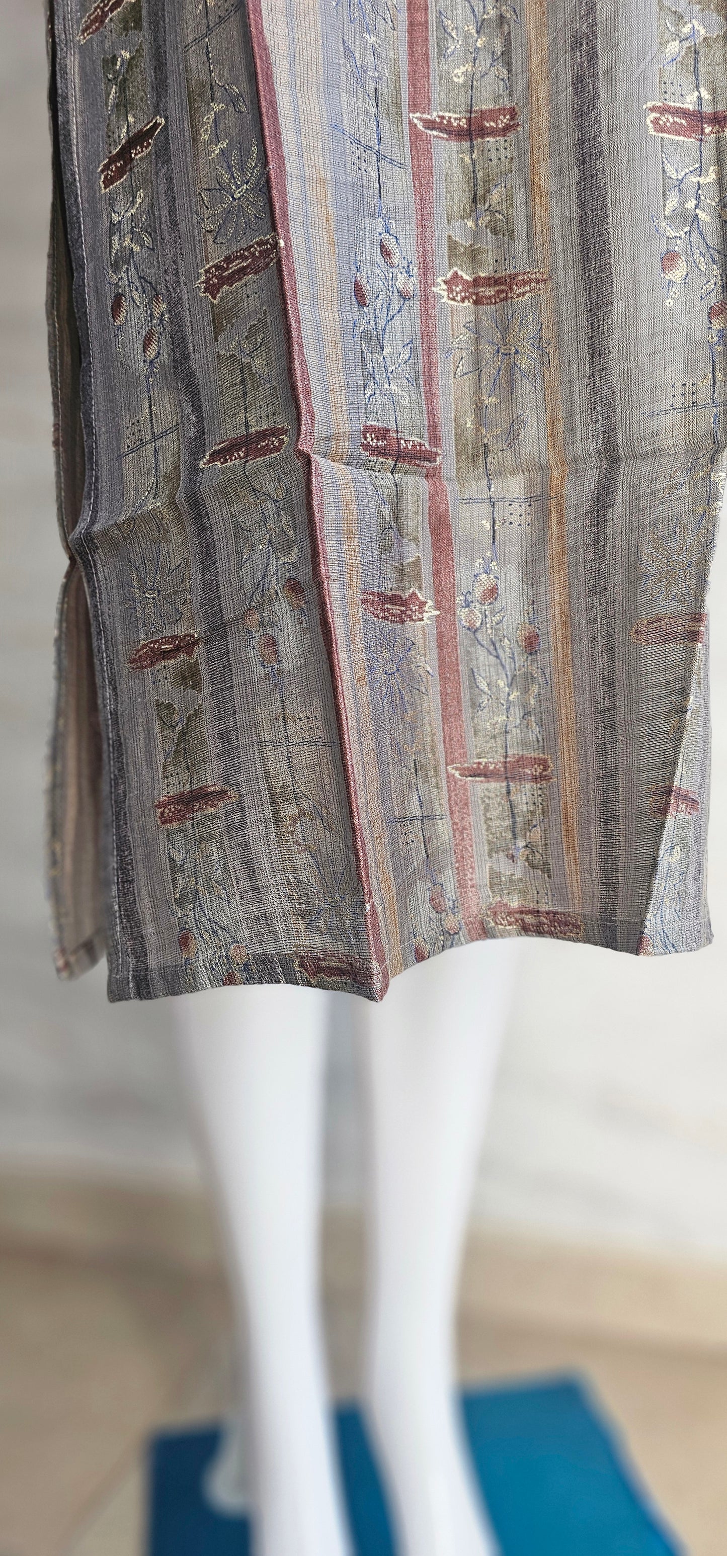 Elegant Muslin fabric kurti with foliage patterns allover