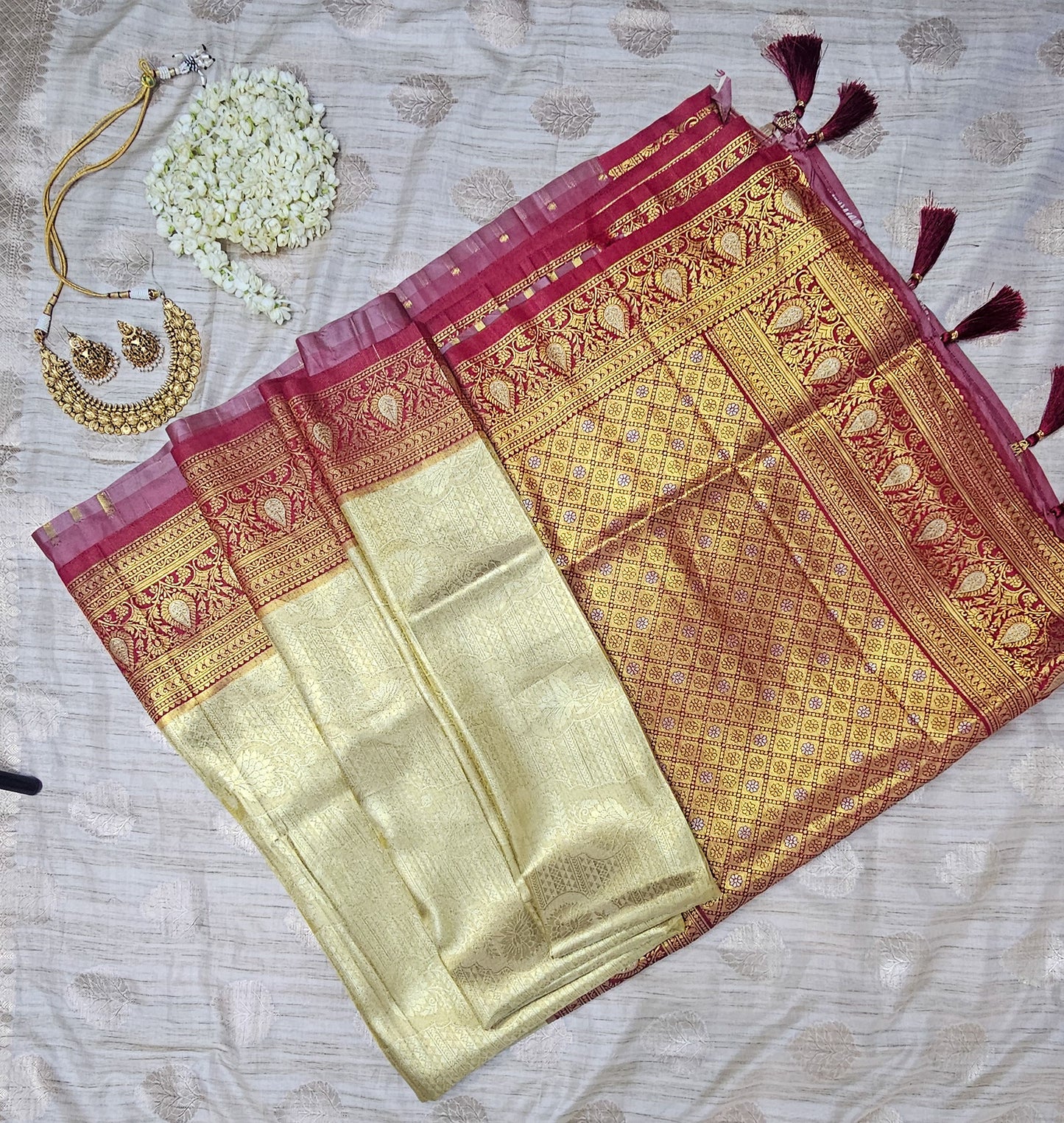 Light Weight Silk Blend Sarees With Contrasting Border